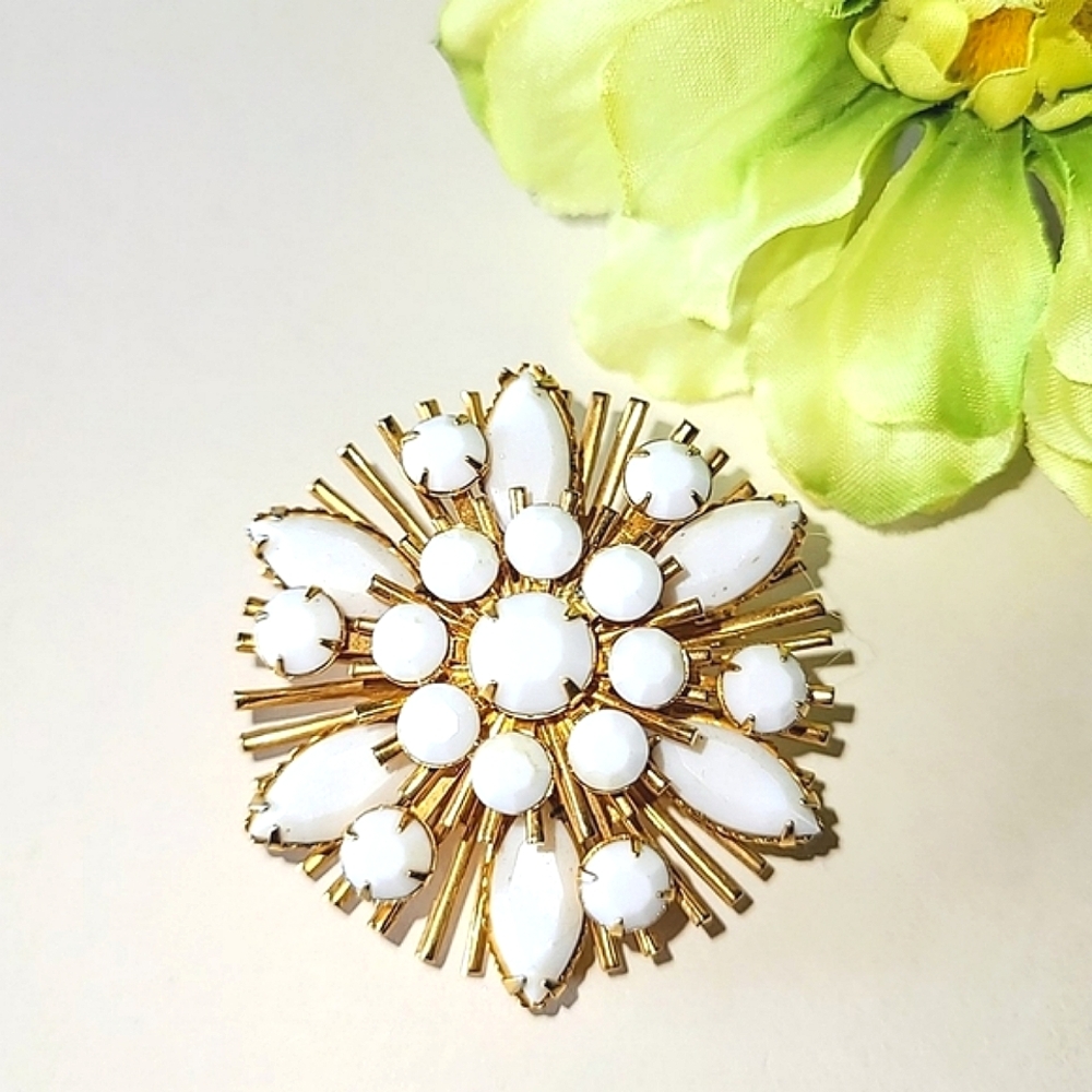 MILK GLASS ATOMIC SUNBURST PIN BROOCH - FACETED STONES